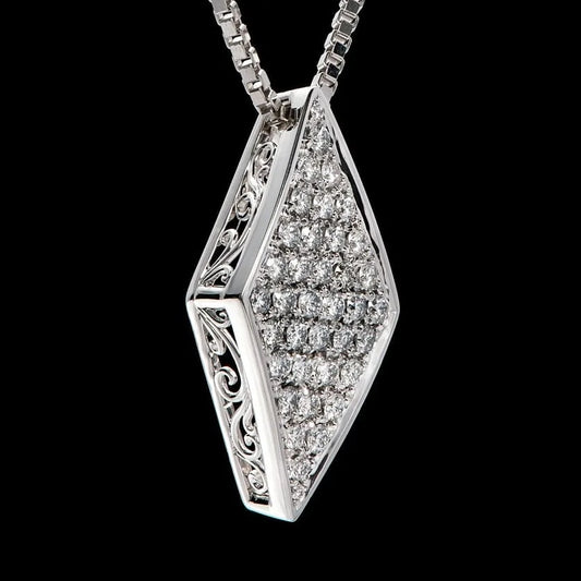 Rombus pave' diamond necklace.
